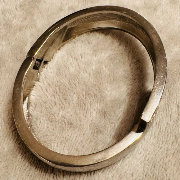 Lia Sophia “Debbie” Cut Crystal Silver Bracelet - Picture 4 of 6